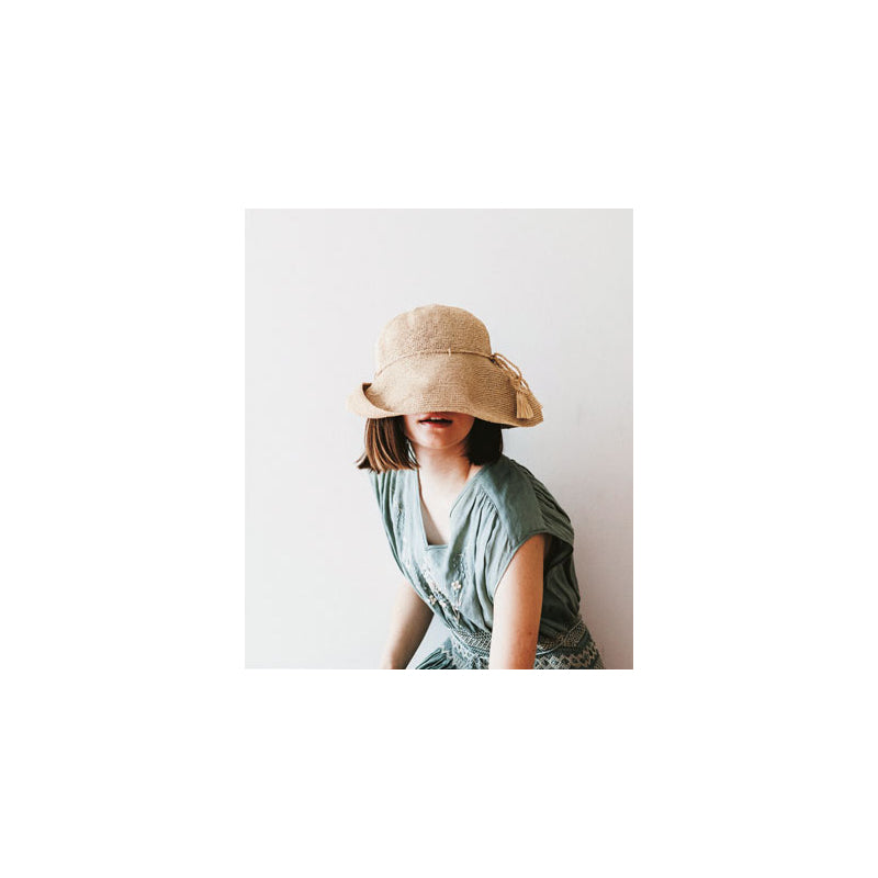 Chapeaux et accessoires en raphia crocheté - 30 modèles pour l'été